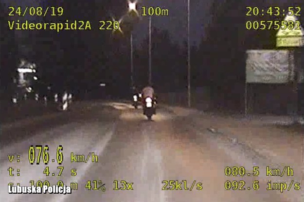 Motocykliści, uciekający przez policją, jechali z prędkością niemal 200 km/h /Policja