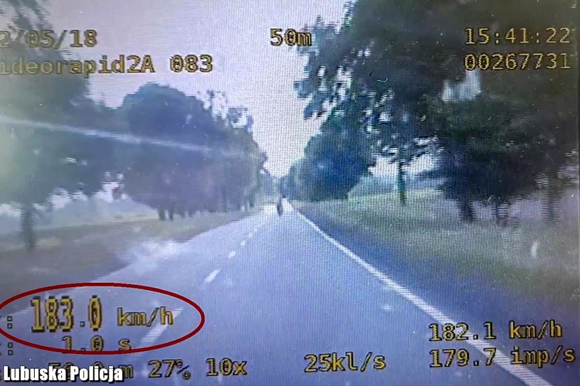 Motocyklista jechał 180 km/h /Policja