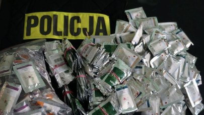 Motocyklista miał wypadek. Okazało się, że wiózł dopalacze