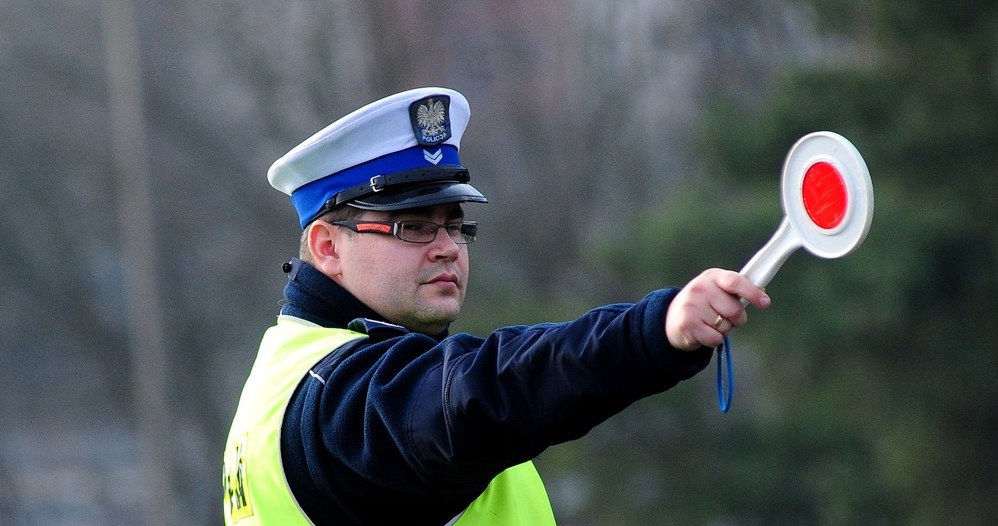 Motocyklista na widok policjantów... przewrócił się /Paweł Skraba /Reporter