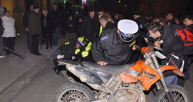 Motocyklista potrącił kobietę i próbował uciekać /RMF