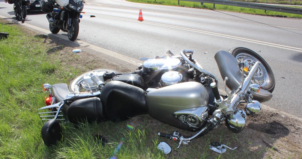 Motocyklista trafił do szpitala /Policja