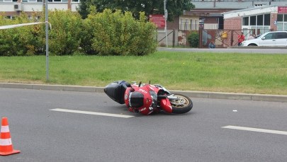Motocyklista uderzył w znak drogowy, zginął na miejscu