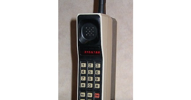 Motorola DynaTAC 8000X /materiały prasowe