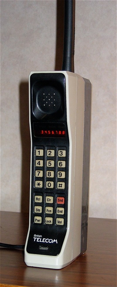 Motorola DynaTAC. /Redrum0486 / CC BY-SA 3.0 /Wikimedia