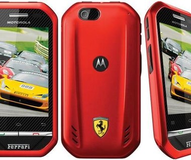 Motorola i867 - maska Ferrari, a pod nią silnik malucha
