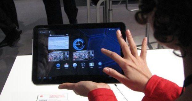 Motorola Xoom - pierwszy tablet na Androidzie 3.0. Dobra propozycja /AFP