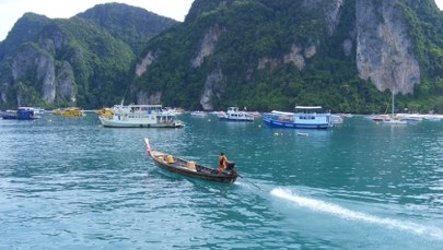 Motorówka pełna turystów zderzyła się z trawlerem. Tragedia w Tajlandii 