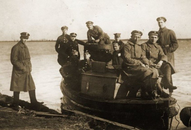 Motorówka uzbrojona Flotylli Pińskiej, jesień 1919 roku /domena publiczna