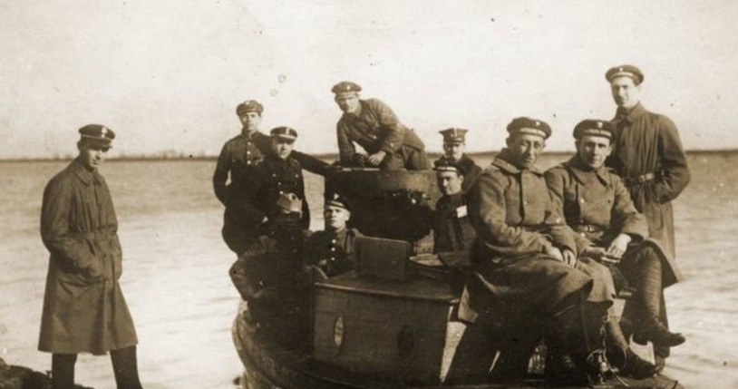 Motorówka uzbrojona Flotylli Pińskiej, jesień 1919 roku /domena publiczna