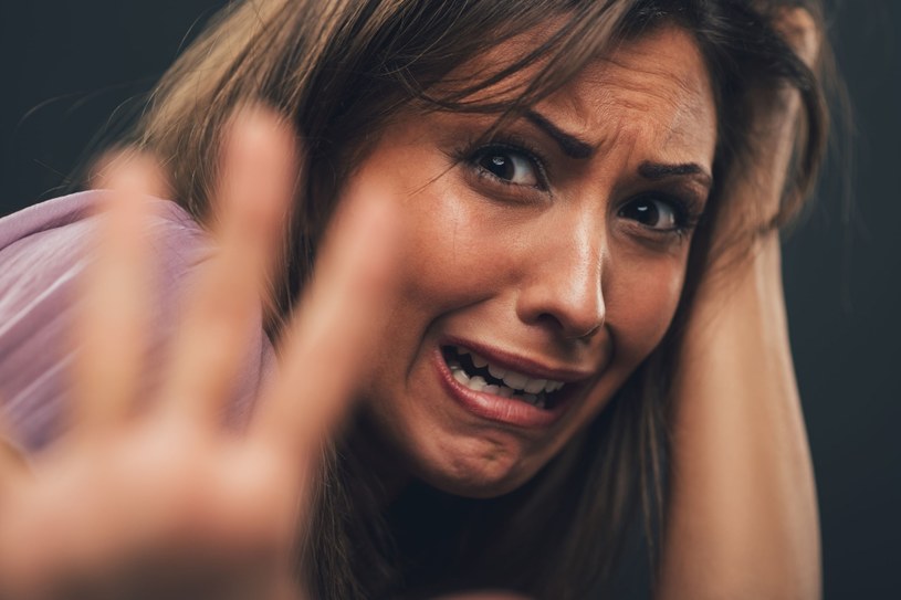 Motyw ucieczki przed kimś lub przed czymś często pojawia się w naszych snach /123RF/PICSEL