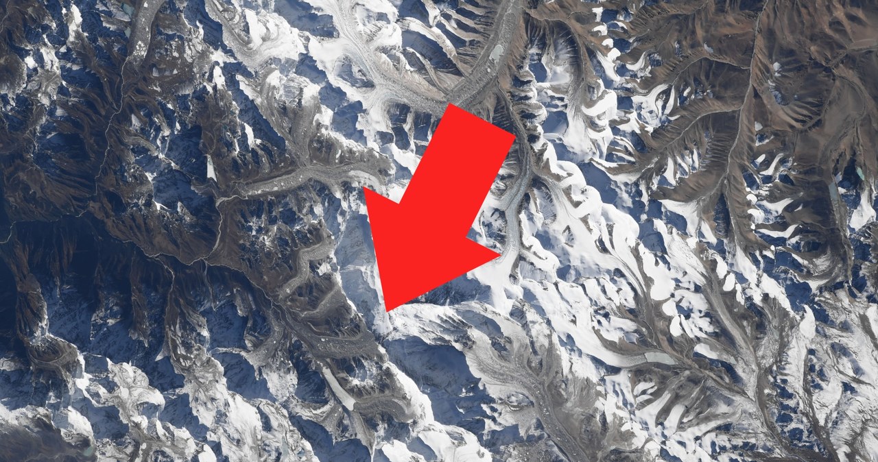 Mount Everest otoczony jest z trzech stron przez lodowce /Twitter