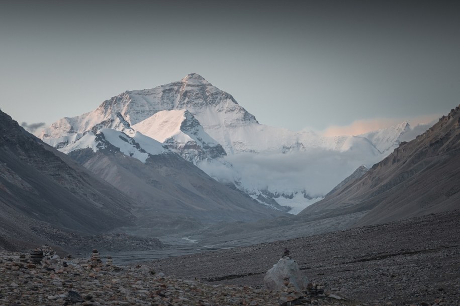 Mount Everest, widok z bazy w Tybecie. /Shutterstock