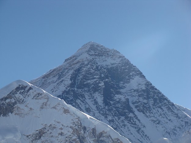 Mount Everest widziany z podejścia na Kala Pathar /Bartosz Styrna /RMF FM
