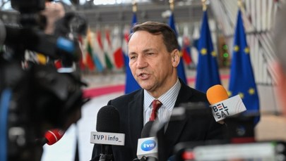 "Mówi o NATO 'oni', a nie 'my'". Sikorski o Trumpie i narracji o polexicie