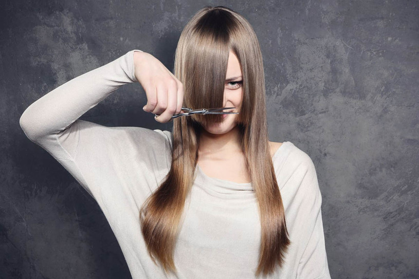 Mówi się, że jeżeli kobieta zmienia fryzurę, pragnie również zmienić swoje życie. I jest w tym ziarnko prawdy /123RF/PICSEL