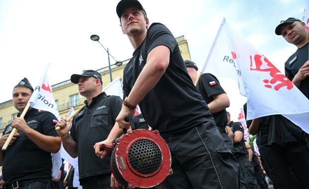 Mówią "nie" ograniczeniu świadczeń. Służba Więzienna protestuje w stolicy
