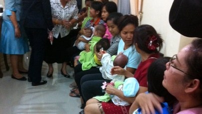 Mówią o nim "fabrykant dzieci". Jest ojcem 13 dzieci urodzonych przez surogatki