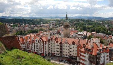 Mówią o nim "mała Praga". Twierdza, podziemna trasa i park miniatur
