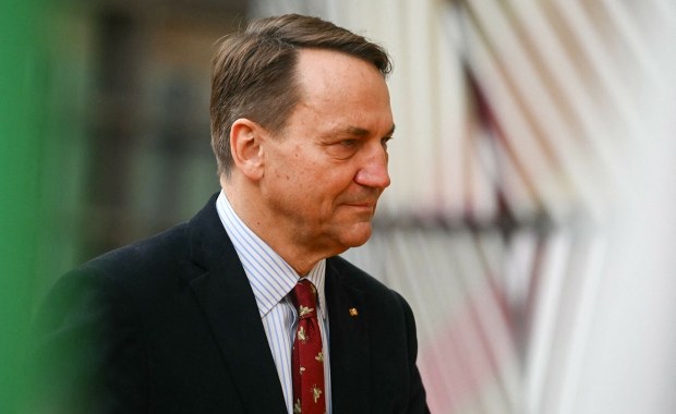 Mówią, że to "rząd światowy". Sikorski na tajnym spotkaniu w USA