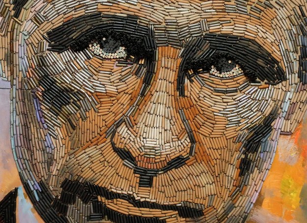 Mozaika przedstawiająca prezydenta Rosji ukraińskiej artystki. Tytuł tej pracy to "Twarz Wojny" /ROMAN PILIPEY /PAP/EPA