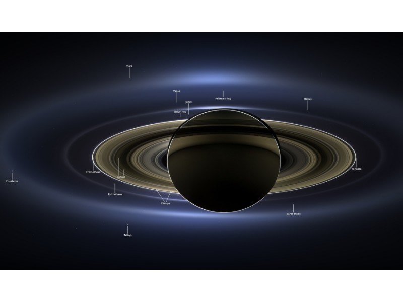 Mozaika zdjęć z sondy Cassini /NASA