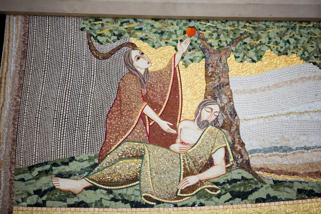 Mozaiki autorstwa Marko Rupnika w sanktuarium św. Jana Pawła II w Krakowie /Shutterstock