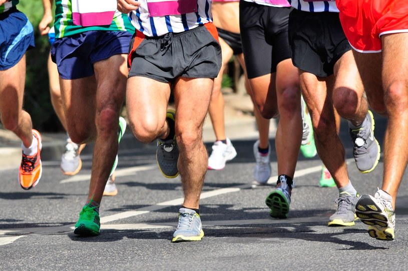 Może metoda małych krokiem stanie się dla ciebie przepustką do wzięcia udziału w faktycznym maratonie? /123RF/PICSEL