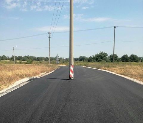 "Może to pionowy spowalniacz" śmieją się mieszkańcy wioski /Gorąca Linia /Gorąca Linia RMF FM