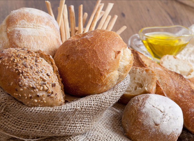 Może warto także zadbać o to, aby prawdziwy chleb powstawał w naszym własnym domu? /123RF/PICSEL
