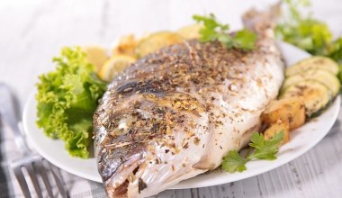 Może zaszkodzić. W Polsce trafia na talerze, inne kraje zakazały