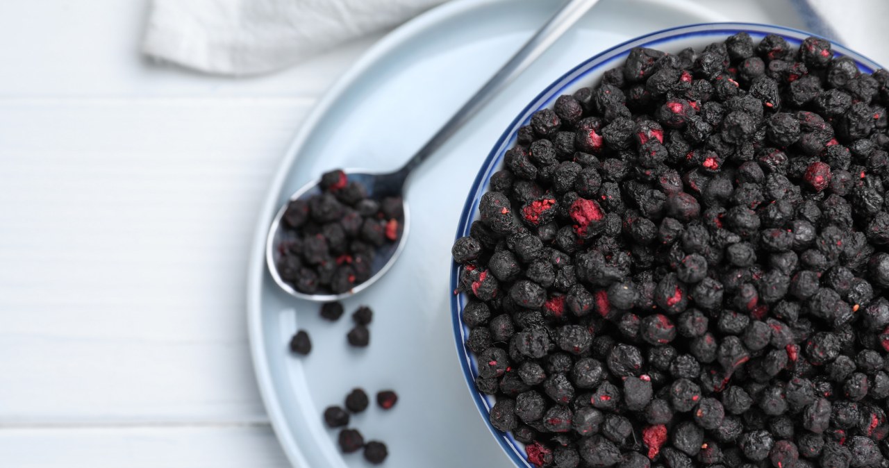 Możesz chrupać jako przekąskę lub dodać do owsianki. /ludmilachernetska /123RF/PICSEL