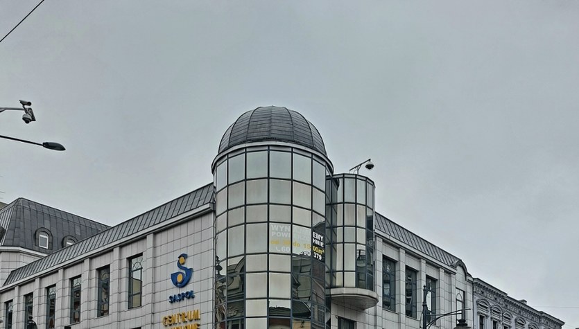 Możesz kupić jedno z pierwszych centrów handlowych w Łodzi. Sprzedawca zachęca inwestorów
