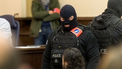 "Mózg" zamachów w Brukseli i Paryżu przed sądem: Nie boję się was. Ufam Allahowi