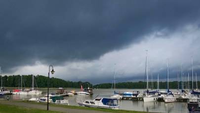 Możliwe burze na szlaku Wielkich Jezior Mazurskich. "Obserwujmy maszty ostrzegawcze"