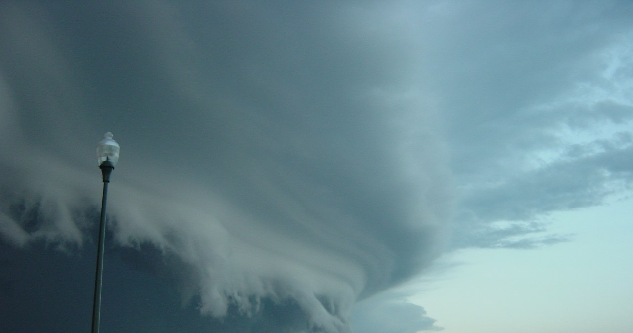 Możliwe burze z gradem i trąby powietrzne, zdjęcie ilustracyjne /123RF/PICSEL