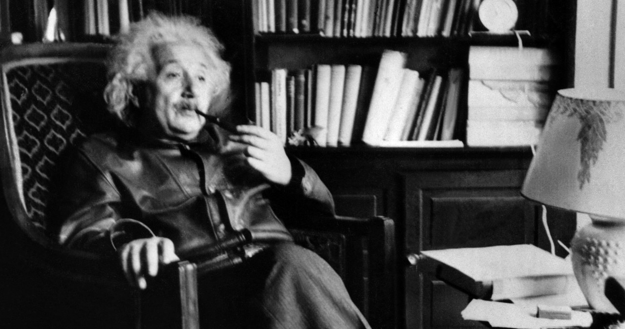 Możliwe, że Albert Einstein jednak mylił się w kwestii splątania kwantowego /AFP