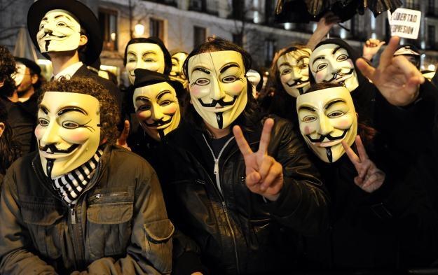 Możliwe, że Anonimowi dopuścili się pospolitej kradzieży /AFP