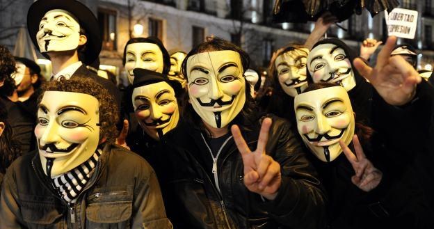 Możliwe, że Anonimowi dopuścili się pospolitej kradzieży /AFP