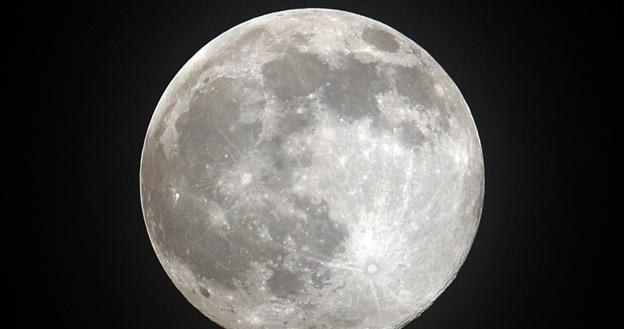 Możliwe, że już za kilka lat w stronę Księżyca wyruszą pierwsi turyści /AFP