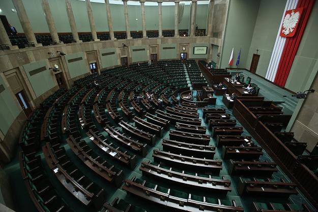 Możliwe, że zmiany w VAT od aut wejdą w życie 1 kwietnia 2014 r. /PAP