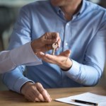 "Można kupić mieszkanie o jeden pokój większe". Tegoroczne decyzje RPP