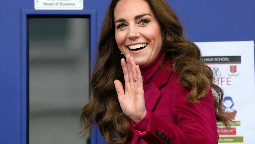 Można odnieść wrażenie, że Kate Middleton ubiera się ostatnio nieco odważniej. Częściej stawia na żywe kolory /Kirsty Wigglesworth/WPA Pool/Shutterstock /East News