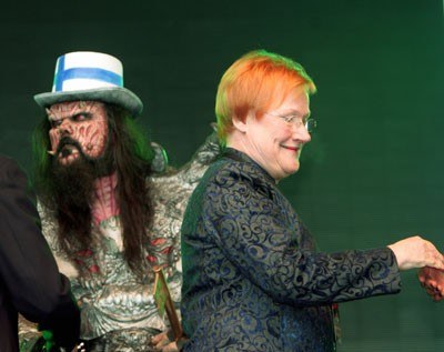 Mr. Lordi i pani prezydent Finlandii Tarja Halonen na scenie w Helsinkach /arch. AFP