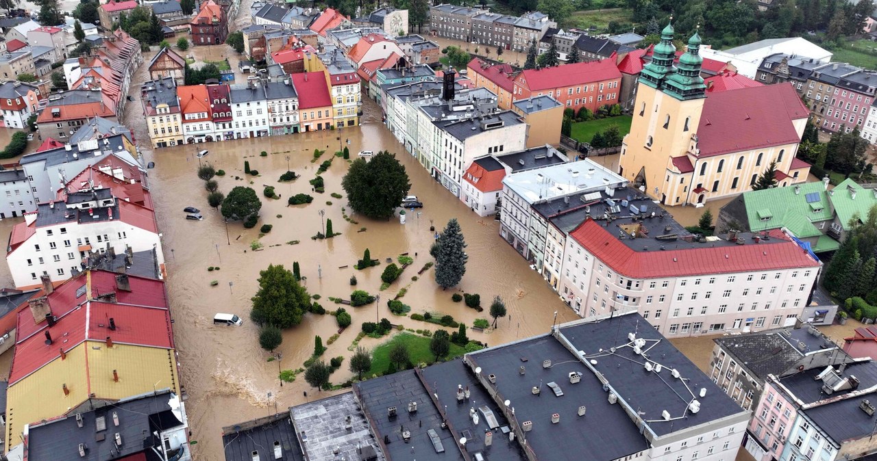 MRiRW poinformowało o analizowaniu możliwości ponownego uruchomienia pomocy dla poszkodowanych w wyniku powodzi w 2024 r. /Sergei GAPON / AFP /East News