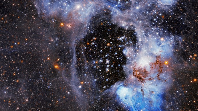 05.11.2021 05:54 Mroczna bańka rozdziera mgławicę. Przerażający obraz z Hubble'a