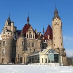 ciekawe miejsca Mroczne korytarze i świąteczne światełka. Wybierz się na jarmark do tego zamku