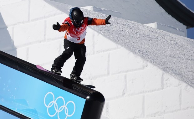 Mróz i wiatr na igrzyskach. Niektórym zamarzają rzęsy