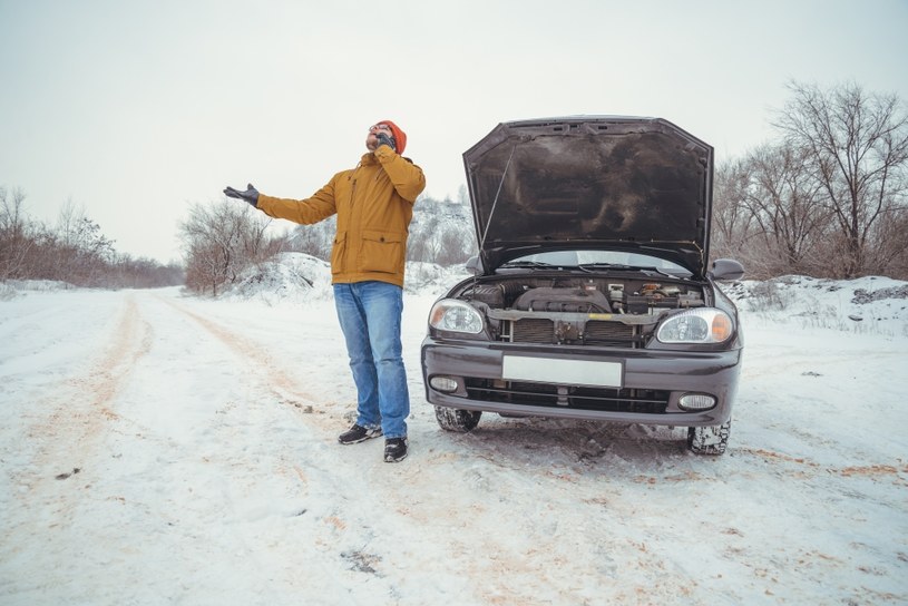 Mróz i zima ujawniają wiele zaniedbań kierowców i właścicieli samochodów /123RF/PICSEL