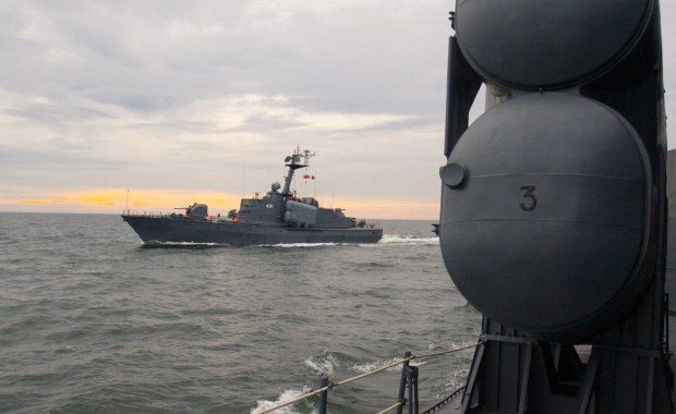 Mróz mógł zatopić były okręt. Za akcję ratunkową zapłaci AMW 